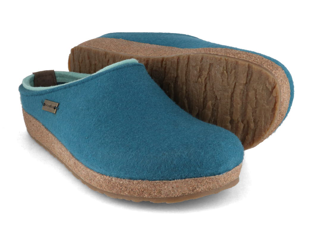 Haflinger Grizzly Kris slipper with anatomically contoured footbed providing excellent arch support.